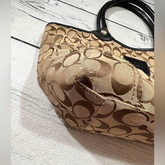 Coach shoulder tote - Picture 6 of 11